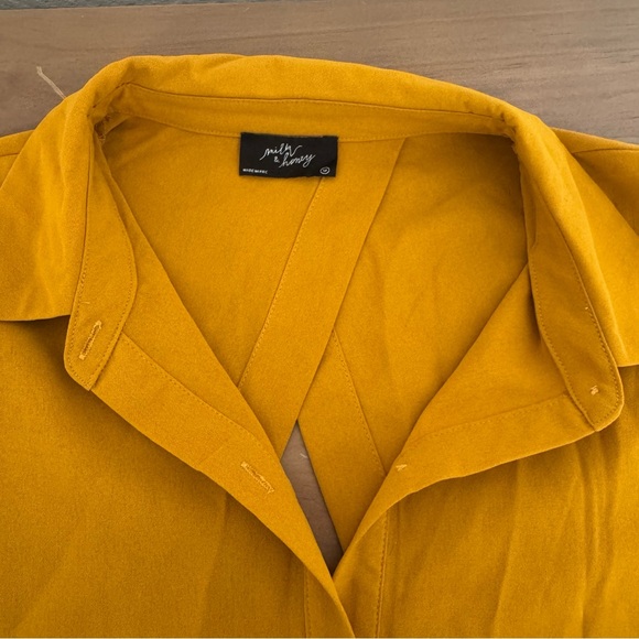 NWT MILK & HONEY Long Sleeve Blouse - Size Medium - Picture 4 of 5